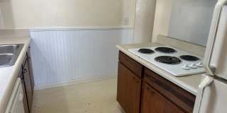 Convenient Leesburg Living – Walk to Leesburg High School! Gallery 6