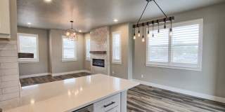 Newer 2 bed 2.5 bath Castle Rock townhome. Gallery 8