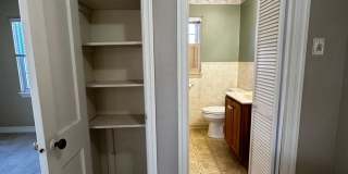 Spacious 2 Bedroom Home with Sunroom and Plenty of Storage! Gallery 15