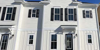 Luxury 2 Bedroom, 2.5 Bath Townhome Available Now in Market Common! Gallery 1