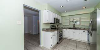 RENOVATED 2-BEDROOM TOWNHOME IN AHISD Gallery 9
