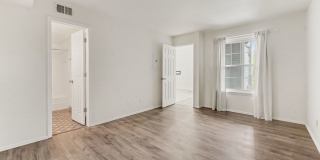 Bright Top-Floor 2 Bed, 2 Bath Condo with Loft & Vaulted Ceilings Bright Top-Floor 2 Bed, 2 Bath Condo with Loft & Vaulted Ceilings Gallery 9