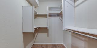 2 Bed Jack & Jill Bathroom  2 Car Garage With Office In The Heart of Yukon! Gallery 24