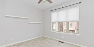 1332 N Burling Gallery 7