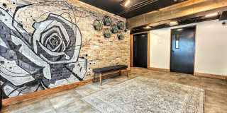 528 W Oakdale Gallery 17