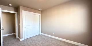 Modern 3 Bed/2.5 Bath with Double Car Garage Townhome in Sandy, OR! Gallery 30