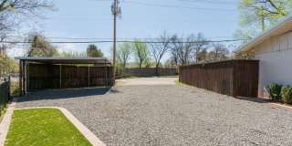 Beautiful Home in Nichols Hills + 3 bedrooms Gallery 28