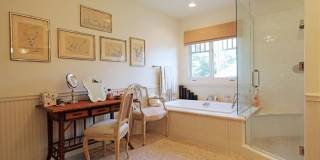 427 12th St Gallery 23