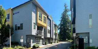 Modern 4BR Townhome in Prime Bellevue | AC | Bellevue Schools | Minutes to Microsoft Gallery 1