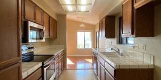 Single Story Beautiful Bay View Home Gallery 8