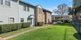 2 Bedroom 2.5 Bath 2 Car Carport - town house Gallery 35