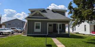 Newly Updated 5-Bedroom Home - EIU Campus! Gallery 1