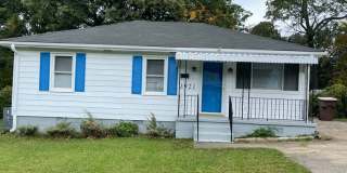 Updated 3 Bedroom- Convenient to Restaurants, Cone Hospital  Wendover Ave Gallery 1