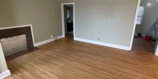 AVAILABLE NOW- 3 bbed 2 bath home! Gallery 4