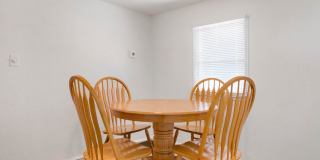 BEAUTIFUL 1 BEDROOM, 1 BATHROOM + BONUS ROOM HOME LOCATED IN THE HIGHLY SOUGHT AFTER 55+ BRADENTON TROPICAL PALMS COMMUNITY! Gallery 10