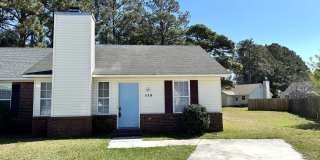 Adorable Duplex- Fenced Yard! Gallery 1