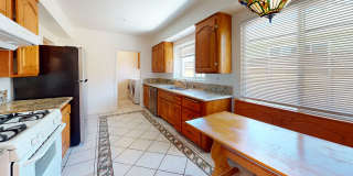Large Altadena Foothills Home for Rent! 4 Bedrooms, 4 Bathrooms, Washer & Dryer and Central AC, Large yard! Gallery 12