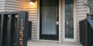 2 Bedroom, 2.5 Bath Walking Distance From the Riverside Trails and Downtown! Gallery 27