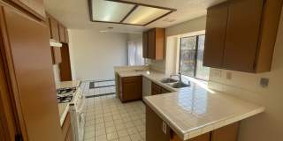 LARGE 4 BEDROOM 3 BATHROOM HOME IN MORENO VALLEY WITH LARGE YARD! Gallery 4