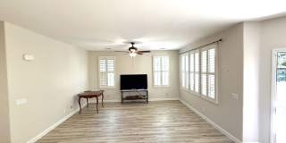 Beautiful 2 Bedroom 2 Bath Home in Four Seasons HOA Gallery 3