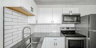 4 weeks of free rent! - Studio Near Grand Canyon University with washer/dryer! Gallery 4