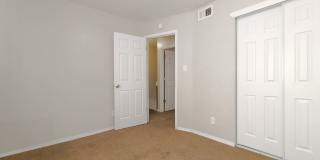 Home @ Valencia Gallery 18