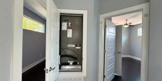 Great, modern 2 bedroom 2.5 bath available in South Austin! Gallery 24