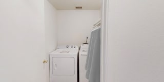 Immaculate 2 bedroom with air conditioning and washer/dryer included!! Gallery 10