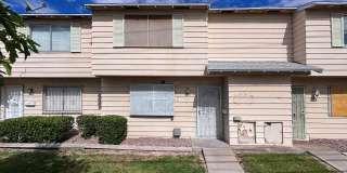 3 Bedroom Townhouse with a 2 car garage and a middle courtyard area Gallery 7
