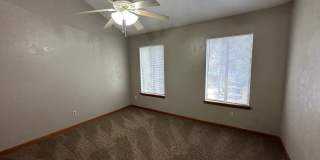 2 story townhome on HILAMAN GOLF COURSE! Gallery 5