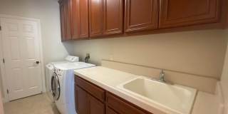 Pleasanton Ponderosa 5 bed+loft / 4 bath, 4 car garage, Small Dogs OK Gallery 37