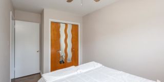 6427 North Hermitage Gallery 2