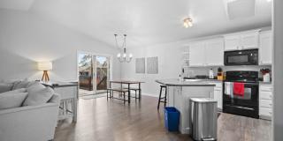 Bright & Comfortable 3 Bedroom Home Gallery 4