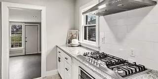 2-Bedroom 2-Bath 1930's Tudor Close to Paseo District Gallery 14