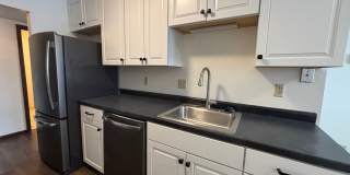 2 bedroom Condo in Twin Towers!! Gallery 1