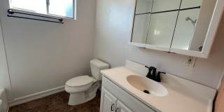 Cozy 2-Bedroom Duplex with Fireplace & Sunroom in Vista – Don’t Miss Out! Gallery 13