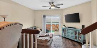 Spacious 2BR Condo Finished Basement in Aurora Gallery 17