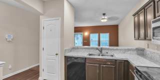 3 bedroom/ 2.5 bathroom townhome near the airport! Gallery 5