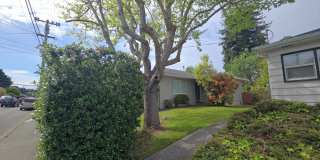 3BD/2BA Eureka home is close to Sequoia Park, boasts infrared sauna! Gallery 4