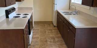 (473) Walnut Duplex - 2 Bedroom / 1 Bathroom Gallery 4
