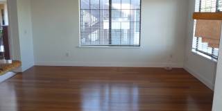 Upgraded Corner Condo with Lagoon View Gallery 4