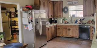 4-Bed, 2.5-Bath House w/2-Car Garage & Pool Gallery 8