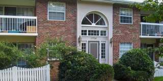 Spacious, 2 Bed 1 Bath Condo In Fantastic Mclean Chase Location – Minutes To Tysons Gallery 1