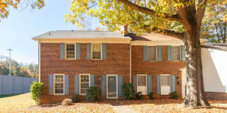 Stunning 3 bedroom, 2 1/2 bathroom End Townhome Unit in Greensboro! Gallery 1