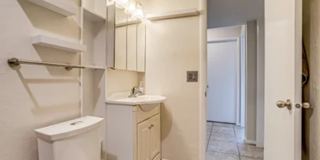 Room in a large shared home, great neighborhood, friendly roommates! Gallery 9