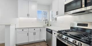 Designer Mid-City/Fairfax House + Studio | Dog Run & Private Orchard | 3-Car Parking Gallery 4