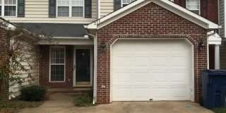 Townhouse Behind Oxford Lake! 277 Ivy Place Gallery 1