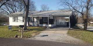 3 bd, 2 ba house NE Columbia, 2nd living room downstairs, fenced, w/d included Gallery 1