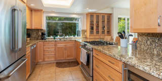 Fully Furnished Vacation Rental on the Mesa with Ocean Views! (Available 6/5/26- 11/30/26) Gallery 8