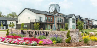 Luxury 2BR townhome in the heart of Murfreesboro- neighborhood pool, hi-speed internet included! Gallery 21